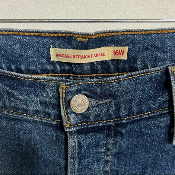 Levi’s Ribcage Straight Ankle Jeans - Picture 7 of 14